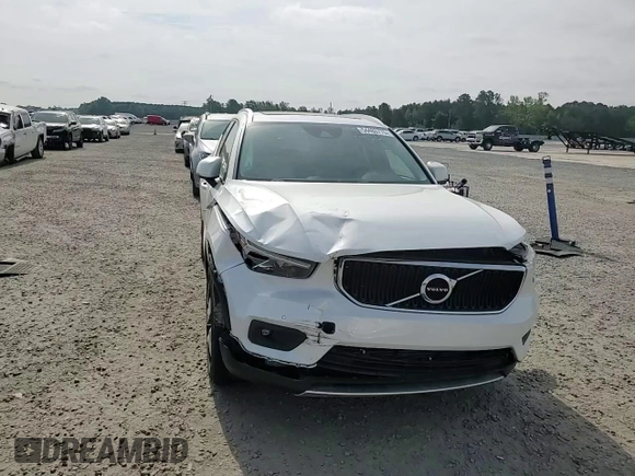 2021 Volvo XC40 Momentum z VIN YV4162UK5M2439826, wystawiony jako Copart lot #54480775 z przebiegiem 35 279 mil mil oraz Szkody całkowita. Historia ofert i sprzedaży dostępna na DreamBid. Obrazek 14.
