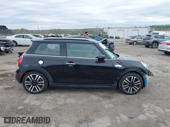 2020 MINI Hardtop Cooper S z VIN WMWXR5C00L2L44737, wystawiony jako IAAI lot #42091511 z przebiegiem 24 356 mil mil oraz . Historia ofert i sprzedaży dostępna na DreamBid. Obrazek 14.