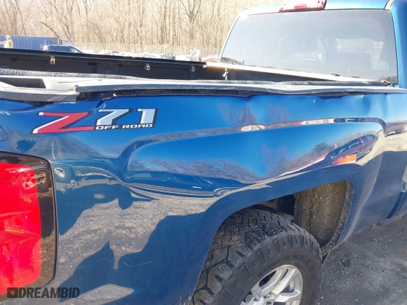 2018 Chevrolet Silverado 1500 LT with VIN 1GCVKRECXJZ240967, listed as a IAAI auction lot 41652784 with 92,395 mi miles. Bid and sale history available at carsss.com. Image 19.