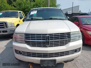 2007 Lincoln Navigator with VIN 5LMFU28557LJ00901, listed as a IAAI auction lot 39925964 with 238,361 mi miles. Bid and sale history available at carsss.com. Image 6.