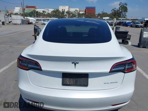 2022 Tesla Model 3 Long Range z VIN 5YJ3E1EB9NF113601, wystawiony jako IAAI lot #42173612 z przebiegiem 95 454 mil mil oraz . Historia ofert i sprzedaży dostępna na DreamBid. Obrazek 16.