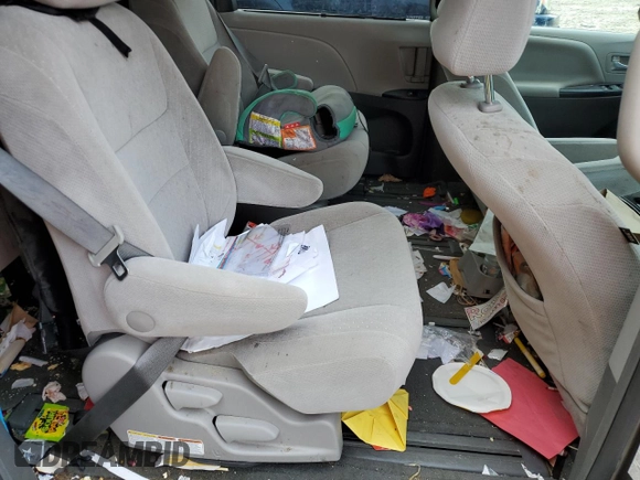 2016 Toyota Sienna LE with VIN 5TDJK3DC3GS134674, listed as a Copart auction lot 67357104 with 105,079 mi miles and Salvage Title. Bid and sale history available at carsss.com. Image 11.