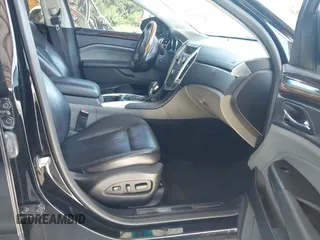 2011 Cadillac SRX Performance Collection z VIN 3GYFNBEY1BS552568, wystawiony jako IAAI lot #42321621 z przebiegiem 111 121 mil mil oraz . Historia ofert i sprzedaży dostępna na DreamBid. Obrazek 5.