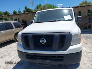 2013 Nissan NV Cargo S z VIN 1N6BF0KM8DN106709, wystawiony jako IAAI lot #42336117 z przebiegiem Nie podano mil oraz . Historia ofert i sprzedaży dostępna na DreamBid. Obrazek 6.