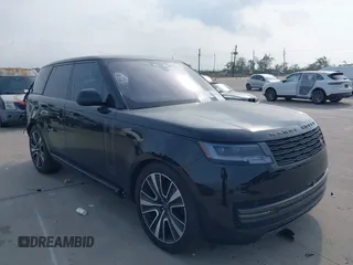 2023 Land Rover Range Rover SE z VIN SALKP9FU3PA078837, wystawiony jako IAAI lot #40873618 z przebiegiem Nie podano mil oraz . Historia ofert i sprzedaży dostępna na DreamBid. Obrazek 1.