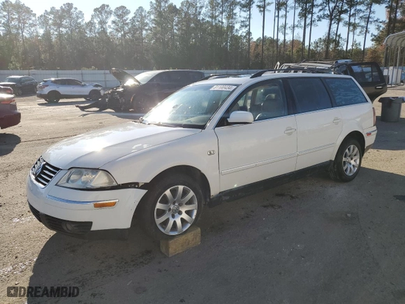 2003 Volkswagen Passat GLS with VIN WVWVD63B43E323839, listed as a Copart auction lot 81100434 with 164,795 mi miles and Salvage Title. Bid and sale history available at carsss.com. Image 1.