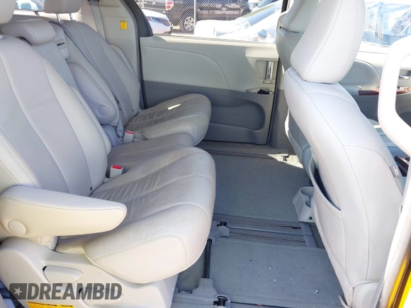 2013 Toyota Sienna XLE AAS z VIN 5TDYK3DC5DS306309, wystawiony jako IAAI lot #42260000 z przebiegiem 82 558 mil mil oraz . Historia ofert i sprzedaży dostępna na DreamBid. Obrazek 8.