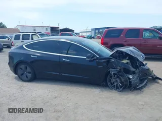 2020 Tesla Model 3 Standard Range Plus z VIN 5YJ3E1EA9LF738102, wystawiony jako IAAI lot #42107744 z przebiegiem 73 294 mil mil oraz . Historia ofert i sprzedaży dostępna na DreamBid. Obrazek 14.