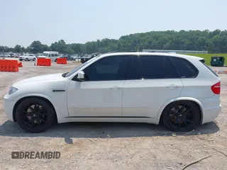 2010 BMW X5 M z VIN 5YMGY0C53ALK26006, wystawiony jako IAAI lot #42329794 z przebiegiem Nie podano mil oraz . Historia ofert i sprzedaży dostępna na DreamBid. Obrazek 14.