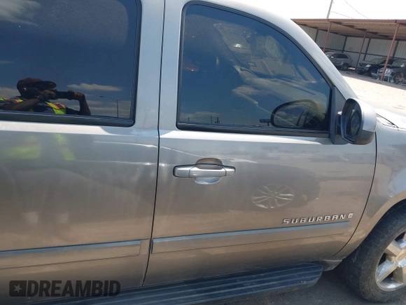 2007 Chevrolet Suburban LTZ with VIN 3GNFK163X7G142655, listed as a IAAI auction lot 42054756 with Not Provided miles. Bid and sale history available at carsss.com. Image 13.