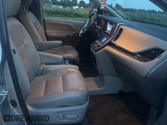 2020 Toyota Sienna XLE Auto Access Seat с VIN 5TDYZ3DC0LS030115, выставлен на аукционе Copart как лот 61694465 с пробегом 153 756 миль миль и Чистый • Clean title. История ставок и продаж доступна на DreamBid. Изображение 5.