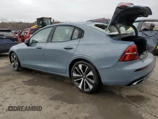 2022 Volvo S60 Momentum with VIN 7JRL12TZ2NG157674, listed as a Copart auction lot 75262073 with 23,682 mi miles. Bid and sale history available at carsss.com. Image 2.