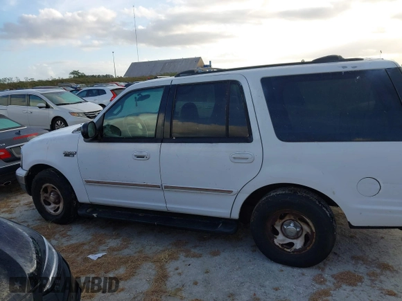2000 Ford Expedition XLT with VIN 1FMRU1563YLA49729, listed as a IAAI auction lot 40613084 with 1 mi miles. Bid and sale history available at carsss.com. Image 14.