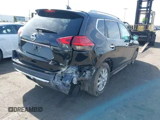 2017 Nissan Rogue SL z VIN 5N1AT2MT3HC730549, wystawiony jako IAAI lot #41614993 z przebiegiem 108 280 mil mil oraz . Historia ofert i sprzedaży dostępna na DreamBid. Obrazek 4.
