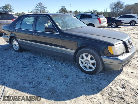 1995 Mercedes-Benz S 320 z VIN WDBGA33E0SA204247, wystawiony jako Copart lot #89249285 z przebiegiem Nie podano mil oraz Szkoda całkowita • Salvage title. Historia ofert i sprzedaży dostępna na DreamBid. Obrazek 4.