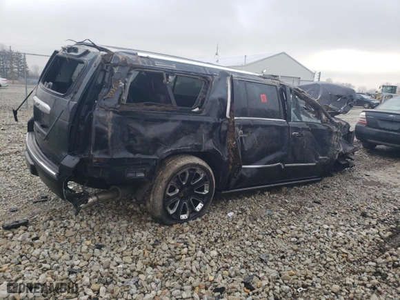2020 GMC Yukon XL Denali with VIN 1GKS2HKJXLR100974, listed as a Copart auction lot 45705805 with 0 mi miles and Salvage Title. Bid and sale history available at carsss.com. Image 3.