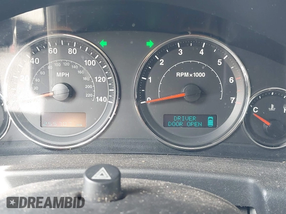2007 Jeep Commander Sport with VIN 1J8HG48K27C661932, listed as a IAAI auction lot 42132895 with 255,707 mi miles. Bid and sale history available at carsss.com. Image 7.