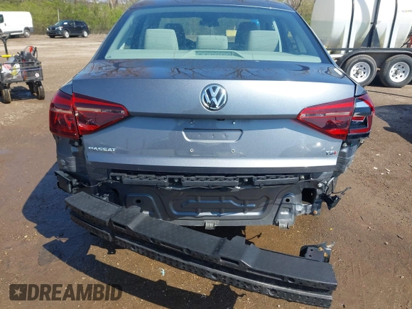 2018 Volkswagen Passat S z VIN 1VWAA7A35JC031938, wystawiony jako IAAI lot #42001015 z przebiegiem 109 450 mil mil oraz . Historia ofert i sprzedaży dostępna na DreamBid. Obrazek 16.