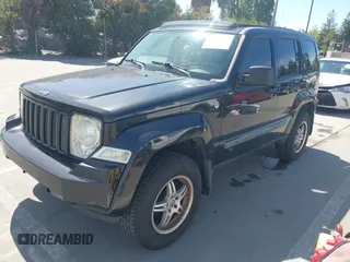 2008 Jeep Liberty Sport z VIN 1J8GN28K98W213306, wystawiony jako IAAI lot #42262242 z przebiegiem 185 794 mil mil oraz . Historia ofert i sprzedaży dostępna na DreamBid. Obrazek 2.