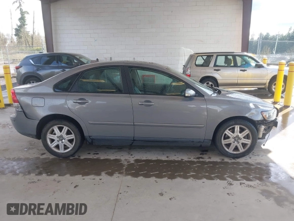 2006 Volvo S40 2.4L with VIN YV1MS382X62187886, listed as a IAAI auction lot 41943211 with 173,125 mi miles. Bid and sale history available at carsss.com. Image 14.