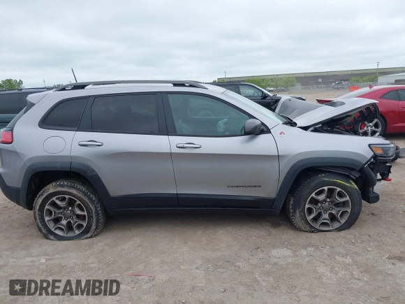 2020 Jeep Cherokee Trailhawk z VIN 1C4PJMBX0LD588251, wystawiony jako IAAI lot #42310054 z przebiegiem 47 780 mil mil oraz . Historia ofert i sprzedaży dostępna na DreamBid. Obrazek 14.