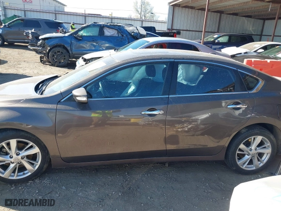 2013 Nissan Altima 2.5 SV with VIN 1N4AL3AP0DN408408, listed as a IAAI auction lot 41827791 with 184,504 mi miles. Bid and sale history available at carsss.com. Image 14.