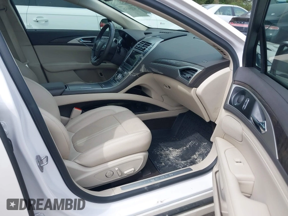 2019 Lincoln MKZ Hybrid Reserve II z VIN 3LN6L5MUXKR632126, wystawiony jako IAAI lot #42186526 z przebiegiem 130 364 mil mil oraz . Historia ofert i sprzedaży dostępna na DreamBid. Obrazek 5.