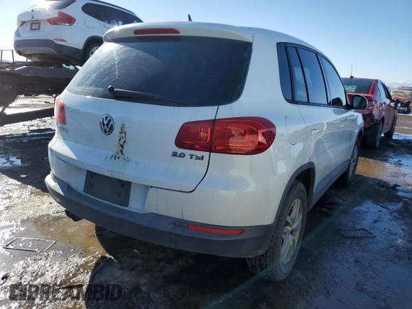 2014 Volkswagen Tiguan SE with VIN WVGAV3AXXEW626089, listed as a Copart auction lot 43056995 with 140,070 mi miles and Salvage title. Bid and sale history available at DreamBid. Image 3.