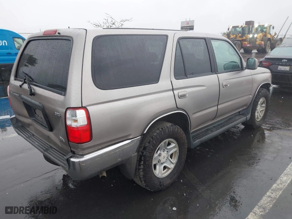 2001 Toyota 4Runner SR5 with VIN JT3GN86R210208231, listed as a IAAI auction lot 41713416 with 281,993 mi miles. Bid and sale history available at carsss.com. Image 4.