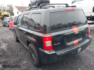 2010 Jeep Patriot Sport with VIN 1J4NF2GB2AD507073, listed as a IAAI auction lot 41580181 with 999,999 mi miles. Bid and sale history available at carsss.com. Image 3.