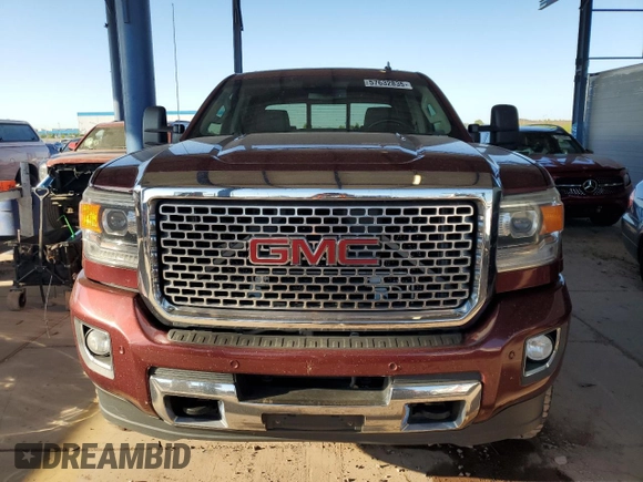 2015 GMC Sierra 2500HD Denali z VIN 1GT120E83FF114643, wystawiony jako Copart lot #57632835 z przebiegiem 166 561 mil mil oraz Szkoda całkowita • Salvage title. Historia ofert i sprzedaży dostępna na DreamBid. Obrazek 5.