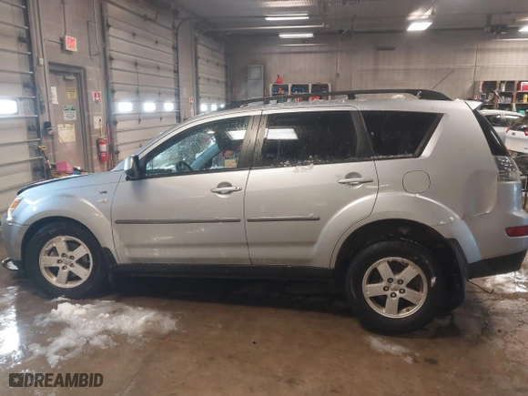 2008 Mitsubishi Outlander LS with VIN JA4MT31X08Z013323, listed as a IAAI auction lot 41588791 with 107,357 mi miles. Bid and sale history available at carsss.com. Image 13.