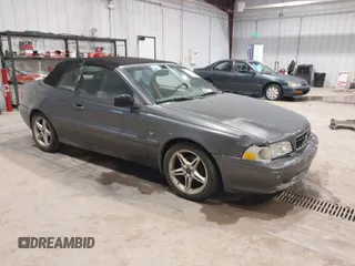 2004 Volvo C70 with VIN YV1NC62D14J043160, listed as a IAAI auction lot 41554345 with 157,352 mi miles. Bid and sale history available at carsss.com. Image 1.