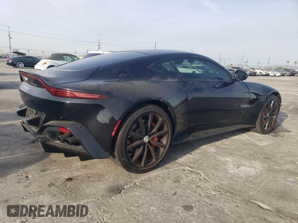 2020 Aston Martin Vantage z VIN SCFSMGAWXLGN04982, wystawiony jako Copart lot #81383264 z przebiegiem 30 891 mil mil oraz Szkody całkowita. Historia ofert i sprzedaży dostępna na DreamBid. Obrazek 3.