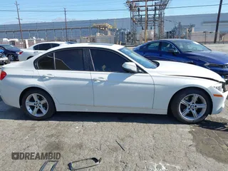 2013 BMW 3 Series 320i xDrive с VIN WBA3C3C55DF980712, выставлен на аукционе IAAI как лот 42317269 с пробегом 114 528 миль миль и . История ставок и продаж доступна на DreamBid. Изображение 14.