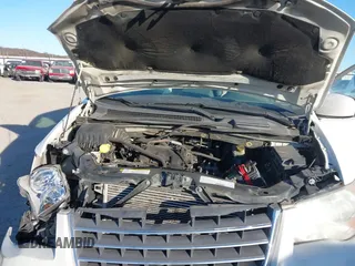 2008 Chrysler Town & Country Touring with VIN 2A8HR54P78R776956, listed as a IAAI auction lot 41018187 with 201,542 mi miles and . Bid and sale history available at DreamBid. Image 10.