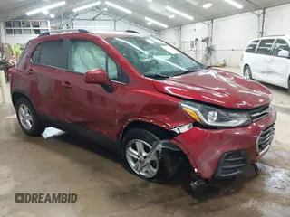 2021 Chevrolet Trax LT z VIN KL7CJPSB2MB320008, wystawiony jako IAAI lot #42198183 z przebiegiem 58 217 mil mil oraz . Historia ofert i sprzedaży dostępna na DreamBid. Obrazek 1.