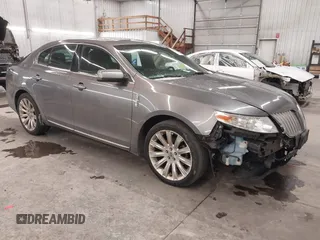 2011 Lincoln MKS z VIN 1LNHL9DR2BG602959, wystawiony jako IAAI lot #41071119 z przebiegiem 168 107 mil mil oraz . Historia ofert i sprzedaży dostępna na DreamBid. Obrazek 1.