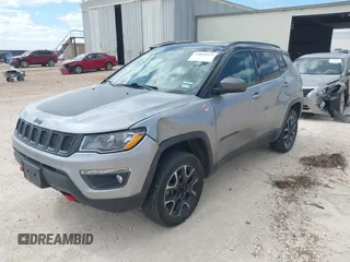 2020 Jeep Compass Trailhawk z VIN 3C4NJDDB5LT171727, wystawiony jako IAAI lot #41844523 z przebiegiem 103 952 mil mil oraz . Historia ofert i sprzedaży dostępna na DreamBid. Obrazek 18.