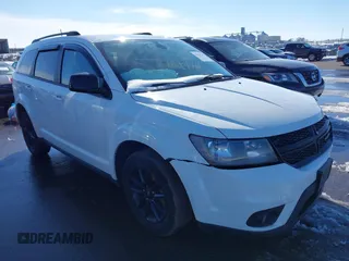 2019 Dodge Journey SE z VIN 3C4PDCBB8KT866957, wystawiony jako IAAI lot #41756202 z przebiegiem 110 237 mil mil oraz . Historia ofert i sprzedaży dostępna na DreamBid. Obrazek 1.