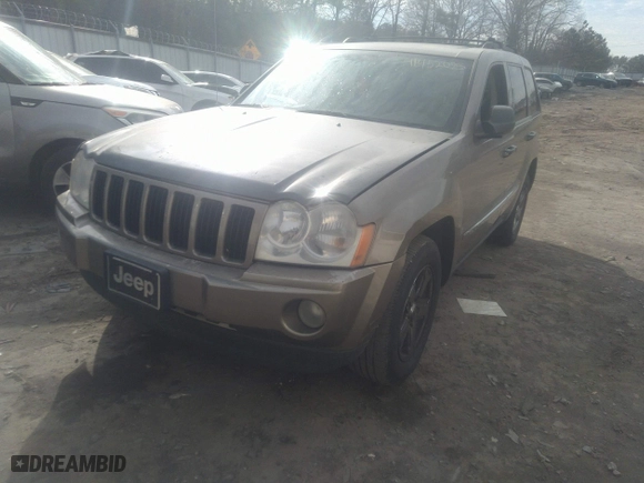 2005 Jeep Grand Cherokee Laredo with VIN 1J4HS48N95C677083, listed as a IAAI auction lot 41452025 with 236,773 mi miles. Bid and sale history available at carsss.com. Image 2.