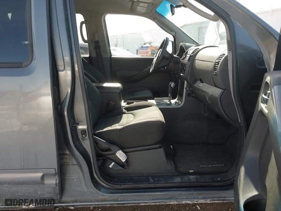 2006 Nissan Pathfinder SE with VIN 5N1AR18W56C667660, listed as a IAAI auction lot 41584986 with 241,306 mi miles. Bid and sale history available at carsss.com. Image 5.