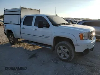 2011 GMC Sierra 2500HD Denali with VIN 1GT125CG4BF136605, listed as a Copart auction lot 83184234 with 221,476 mi miles and Salvage title. Bid and sale history available at DreamBid. Image 4.
