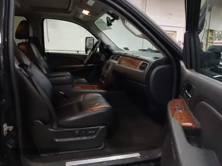 2008 Chevrolet Avalanche LTZ with VIN 3GNFK12378G241599, listed as a IAAI auction lot 41812571 with 137,502 mi miles. Bid and sale history available at carsss.com. Image 5.