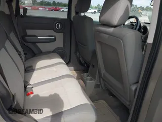2007 Dodge Nitro SLT z VIN 1D8GT58KX7W689384, wystawiony jako IAAI lot #42139632 z przebiegiem 242 166 mil mil oraz . Historia ofert i sprzedaży dostępna na DreamBid. Obrazek 8.