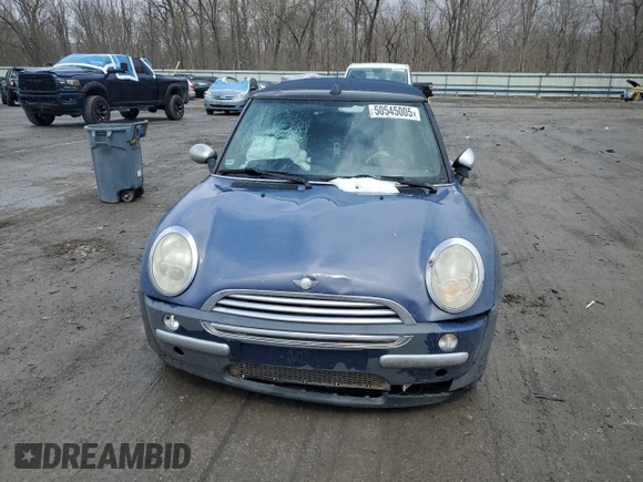 2005 MINI Convertible z VIN WMWRF33435TF60350, wystawiony jako Copart lot #50545005 z przebiegiem 91 078 mil mil oraz Szkoda całkowita • Salvage title. Historia ofert i sprzedaży dostępna na DreamBid. Obrazek 5.