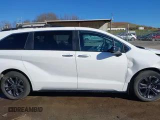 2024 Toyota Sienna XSE z VIN 5TDDSKFC6RS127029, wystawiony jako IAAI lot #41890462 z przebiegiem 36 947 mil mil oraz . Historia ofert i sprzedaży dostępna na DreamBid. Obrazek 14.