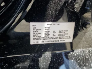 2024 Tesla Model Y z VIN 7SAYGDED8RF123516, wystawiony jako Copart lot #55354655 z przebiegiem 12 521 mil mil oraz Szkoda całkowita • Salvage title. Historia ofert i sprzedaży dostępna na DreamBid. Obrazek 13.