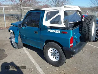 1996 Chevrolet Tracker z VIN 2CNBE1866T6936852, wystawiony jako IAAI lot #41812790 z przebiegiem 72 762 mil mil oraz . Historia ofert i sprzedaży dostępna na DreamBid. Obrazek 3.