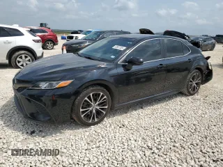 2020 Toyota Camry SE z VIN 4T1G11AK4LU907828, wystawiony jako Copart lot #53907335 z przebiegiem 99 656 mil mil oraz Szkoda całkowita • Salvage title. Historia ofert i sprzedaży dostępna na DreamBid. Obrazek 1.